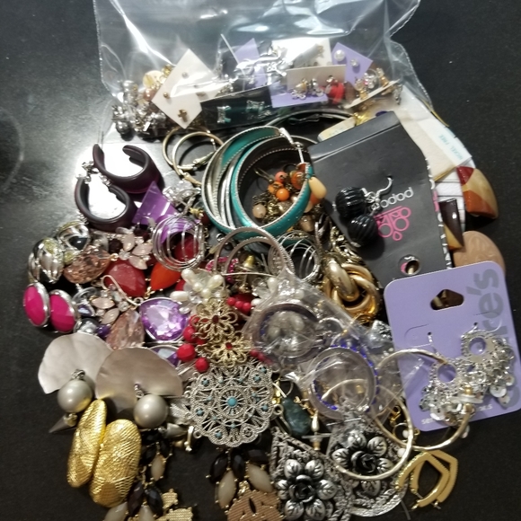 Sale 75+ Pairs Earrings PRICE REDUCED - Picture 2 of 2